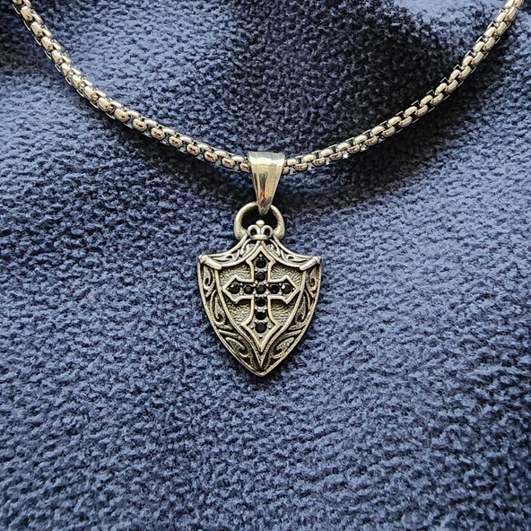 Çelik Koruyucu Haç Kolye ürün görseli