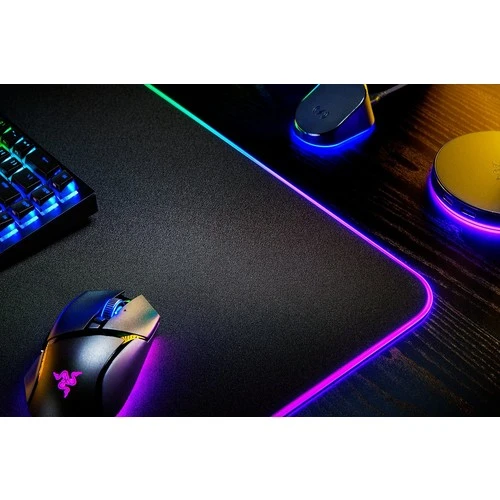 Razer Strıder Chroma RGB Mousepad - RZ02-04490100-R3M1 - 4