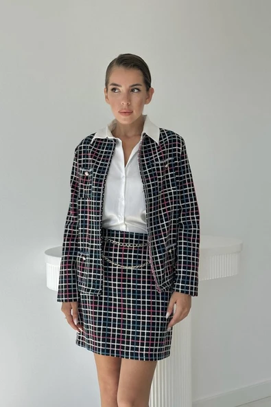 Siyah Önü Açık Ceket Ve Eteği Zincirli Takım