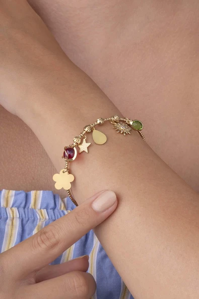 Kırmızı Yeşil Taşlı Yıldız Yonca Motifli Altın Kaplama Kadın Çelik Charm Bileklik - Resim 2