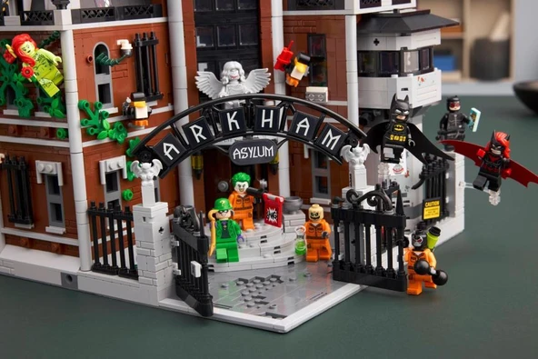 LEGO 76300  Batman Arkham Asylum - Resim 5