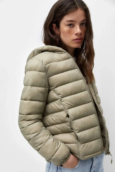 Pull & Bear Kapüşonlu Hafif Şişme Mont - 2