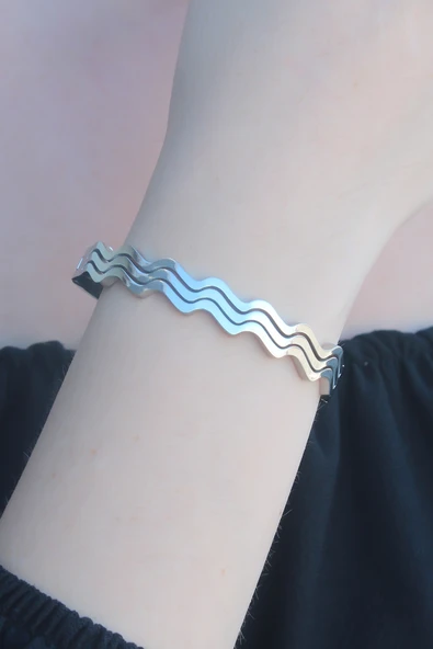 316L Kararmaz Çelik Gümüş Renk Dalga Model Kelepçe Kadın Bileklik - TJ-BB4636 ürün görseli 1