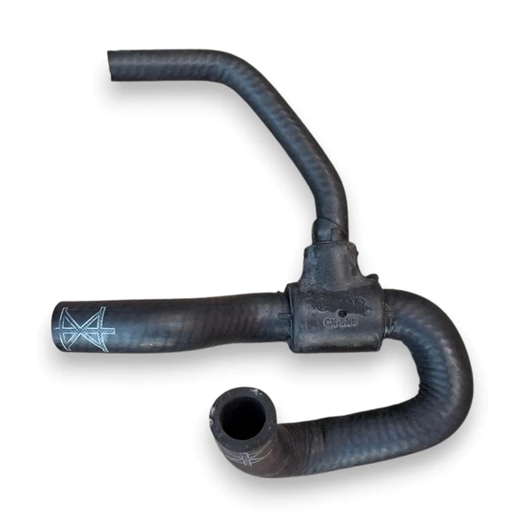 Audi A4 1999-2001 1.6 ANA Motor Alt Dağıtıcı Hortum 06B121058AP ürün görseli