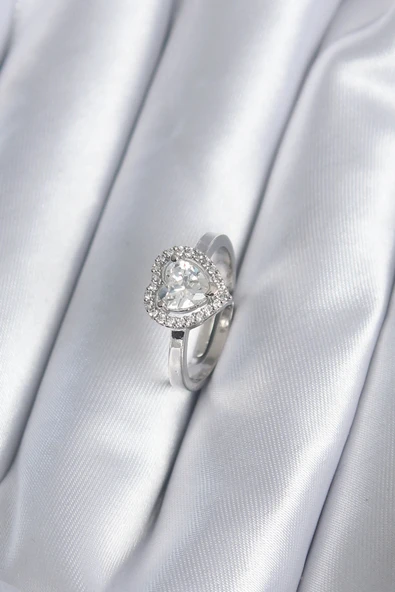 Pirinç Gümüş Renk Zirkon Taşlı Kalp Charm Model Kadın Yüzük ürün görseli 1