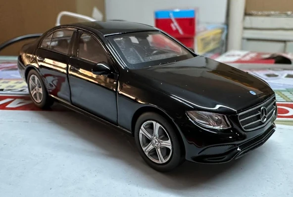Oyuncak Metal Model Araba 1/36 Çek Bırak Mercedes Benz E Class Siyah - 1