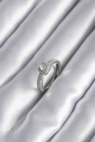 Pirinç Gümüş Renk Zirkon Taşlı Kadın Yüzük ürün görseli