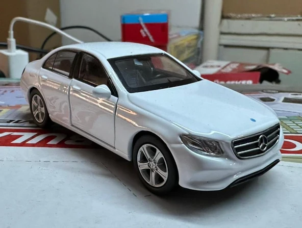 Oyuncak Metal Model Araba 1/36 Çek Bırak Mercedes Benz E Class Beyaz