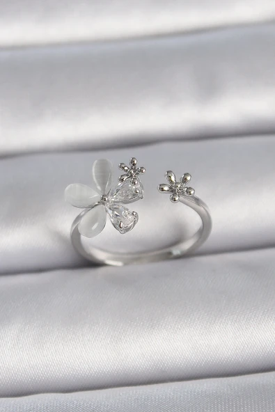 Pirinç Gümüş Renk Ayarlanabilir Zirkon Taşlı Beyaz Mineli Yaprak Model Kadın Yüzük ürün görseli 1