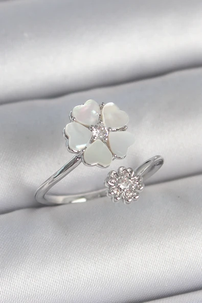 Pirinç Gümüş Renk Beyaz Mineli Çiçek Model Zirkon Taş Detay Kadın Yüzük ürün görseli 1