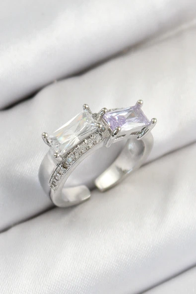 Pirinç Zirkon Taşlı Dikdörtgen Model Gümüş Renk Kadın Yüzük ürün görseli 1