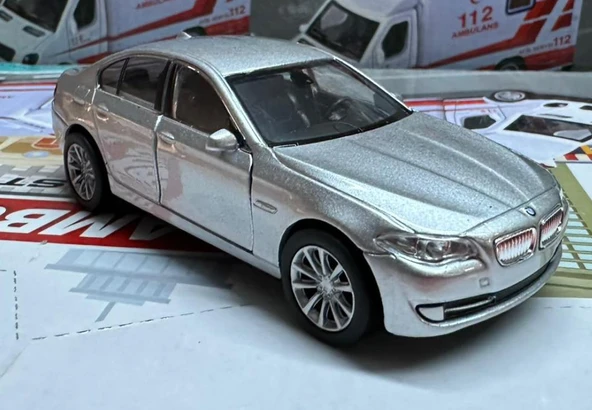 Oyuncak Metal Model Araba 1/36 Çek Bırak BMW 535İ Gri ürün görseli