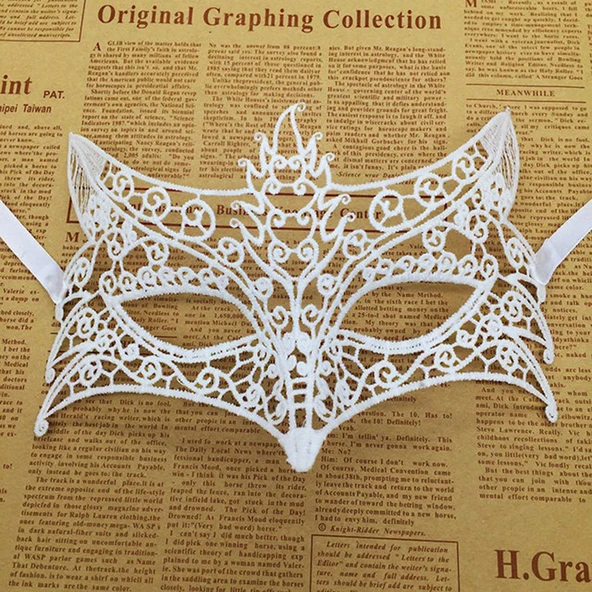 Beyaz Renk Dantel Kesim Balo Maskesi 7 No