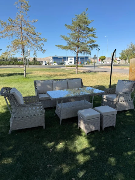 Ayaz 7 Kişilik Rattan Bahçe Oturma Grubu  3+1+1 Koltuk, Cam Masa Ve 2 Puf Hediyeli