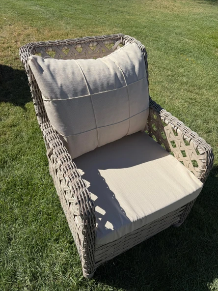 Ayaz 7 Kişilik Rattan Bahçe Oturma Grubu  3+1+1 Koltuk, Cam Masa Ve 2 Puf Hediyeli - 6