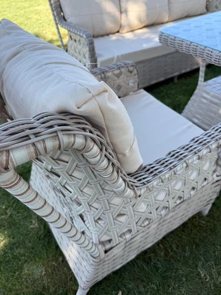 Ayaz 7 Kişilik Rattan Bahçe Oturma Grubu  3+1+1 Koltuk, Cam Masa Ve 2 Puf Hediyeli - 4