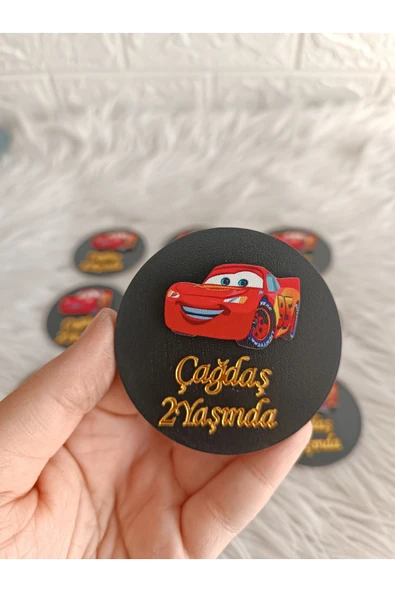 Doğrukan Hediyelik Şimşek McQueen konsept siyah ahşap tabanlı yenidoğan doğum günü magnet hediyelik(10 adet) ürün görseli