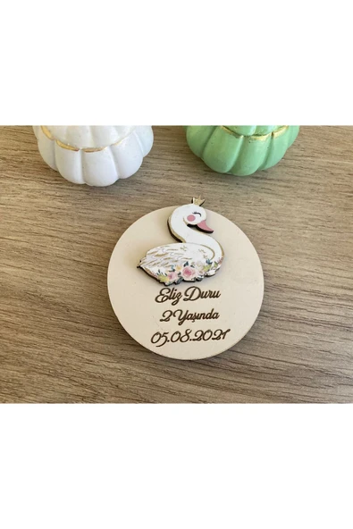 Doğrukan Hediyelik Kuğu figürlü ahşap taban yenidoğan doğum günü mevlüt magnet hediyelik (10 adet) ürün görseli