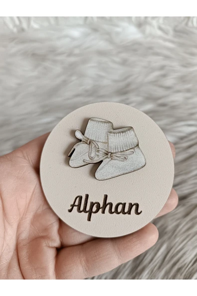 Doğrukan Hediyelik Krem patik figürlü ahşap tabanlı yenidoğan doğum günü magnet (10 adet) ürün görseli