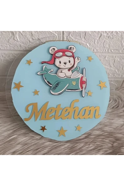 Doğrukan Hediyelik 30 cm uçakta ayıcık figürlü pleksi yenidoğan çocuk odası kapı süsü ürün görseli
