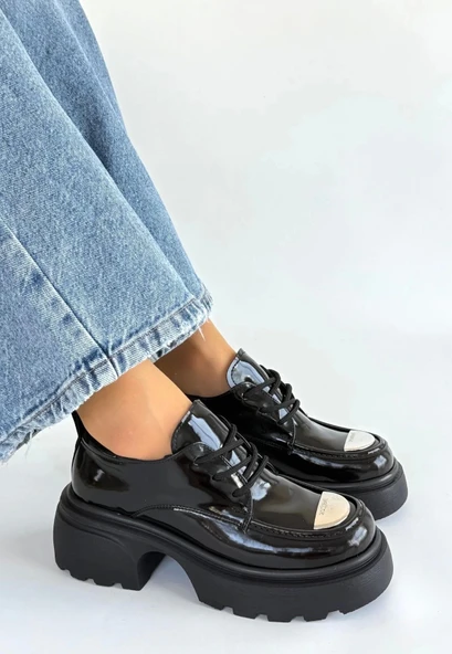 Kiya Siyah Rugan Dolgu Topuk Oxford Ayakkabı ürün görseli 1