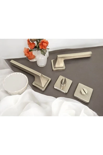 Karo Saten Kare Rozetli Wc BanyoKapı Kolu 1 Takım Şık Ve Dayanıklı ürün görseli