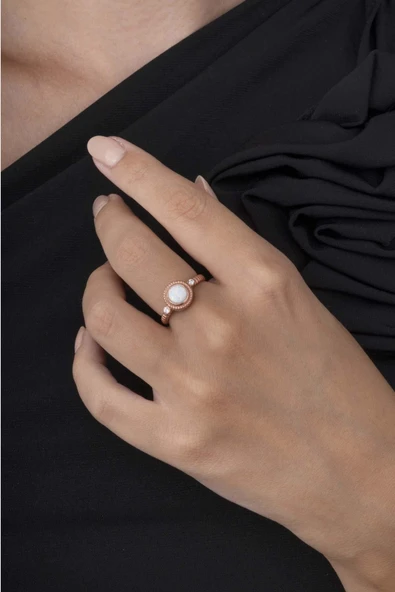 Gümüş Pazarım Beyaz Opal Taşlı Ayarlamalı 925 Ayar Gümüş Kadın Yüzük