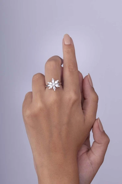 Gümüş Pazarım Beyaz Taşlı Aster Çiçeği Ayarlamalı 925 Ayar Kadın Gümüş Yüzük