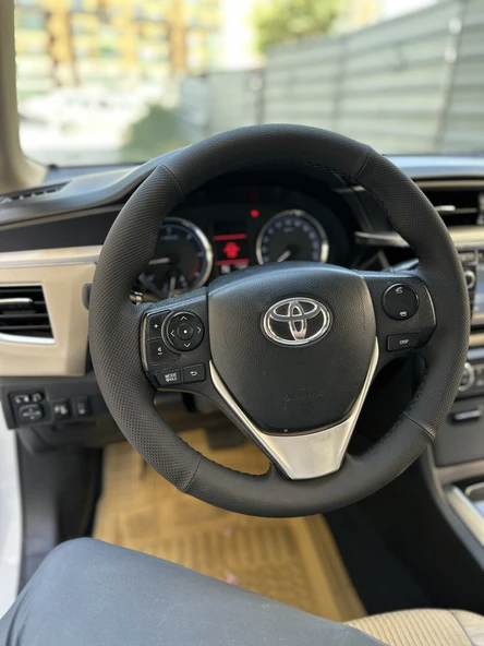 Toyota Corolla 2013-2018 Araca Özgü Dikmeli Direksiyon Kılıfı Nokta Düz Siyah İpli - Resim 3