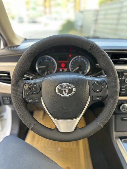 Toyota Corolla 2013-2018 Araca Özgü Dikmeli Direksiyon Kılıfı Nokta Düz Siyah İpli ürün görseli