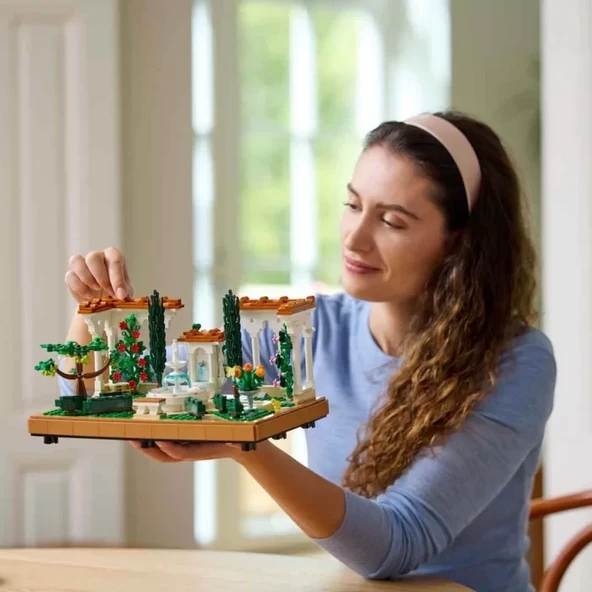 LEGO Icons Fıskiyeli Bahçe 10359 - Resim 3