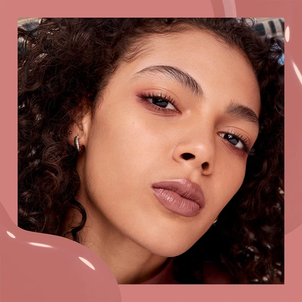 Maybelline New York Super Stay Vinyl Ink Uzun Süre Kalıcı Likit Parlak Ruj 120 Punchy - Resim 3