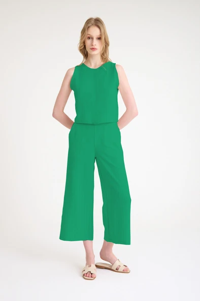 Yazlık Sırt Detaylı Kolsuz Üst Yüksek Bel Kapri Pantolon Yeşil İkili Keten Takım