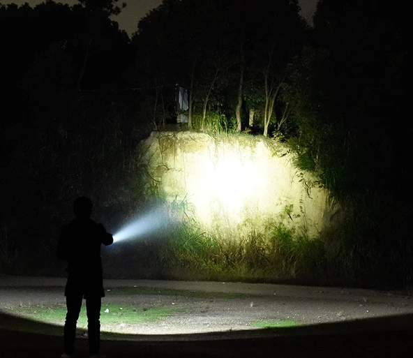 Baretta TK92 2000 Lümen Amerikan L2 Led Profesyonel Şarjlı El Feneri - Resim 4