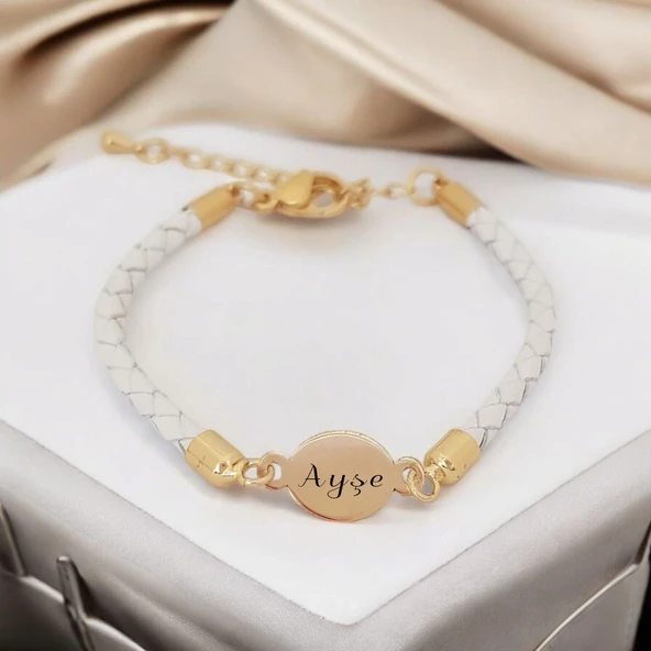 İsme Özel Oval Motifli Doğal Beyaz Derili 14 Ayar Altın Plakalı Hediye Bileklik-314 ürün görseli