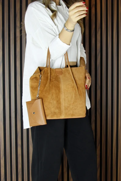 Erkan Saçmacı Taba Hakiki Dana Süet Manyetik Kapaklı Fermuarlı Çift İç Cepli Ayarlanabilir Askılı Günlük Büyük Boy Omuz Çantası ve Cüzdanı - 3