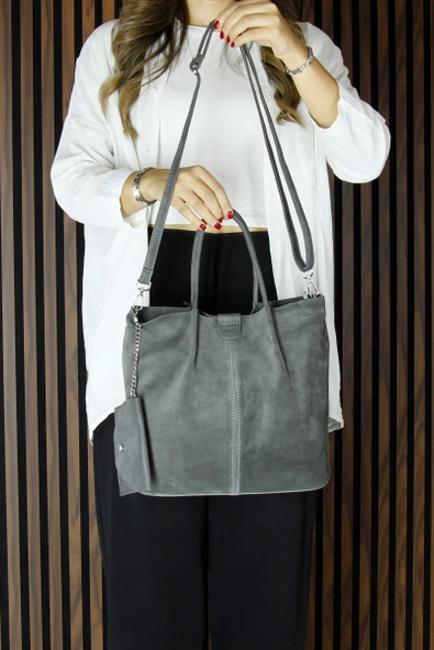 Erkan Saçmacı Gri Hakiki Dana Süet Manyetik Kapaklı Fermuarlı Çift İç Cepli Ayarlanabilir Askılı Günlük Büyük Boy Omuz Çantası ve Cüzdanı - 4