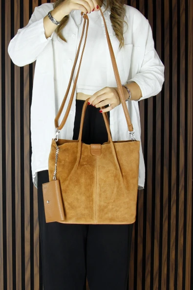 Erkan Saçmacı Taba Hakiki Dana Süet Manyetik Kapaklı Fermuarlı Çift İç Cepli Ayarlanabilir Askılı Günlük Büyük Boy Omuz Çantası ve Cüzdanı - 4