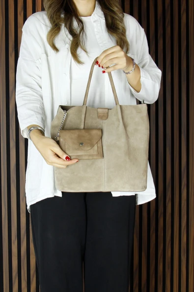 Erkan Saçmacı Vizon Hakiki Dana Süet Manyetik Kapaklı Fermuarlı Çift İç Cepli Ayarlanabilir Askılı Günlük Büyük Boy Omuz Çantası ve Cüzdanı