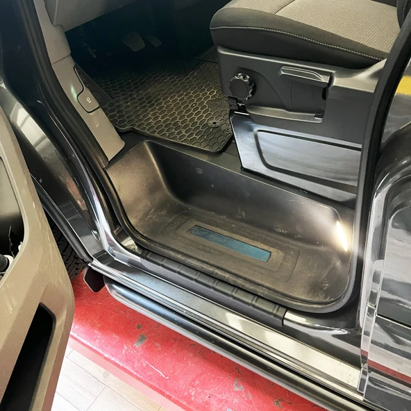 Volkswagen T7 2022- Yılı ve Sonrası Uyumlu Kapı Eşiği 2 Parça - 4