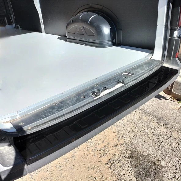 Volkswagen Crafter 2018- Yılı ve Sonrası Uyumlu Arka Tampon Eşiği Mat - 7