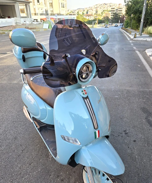 MOTOCAM Arora Cappucino Siperlik Ön Cam 2003-2025 Model 39cm Siyah Renkli 4mm APARATSIZDIR - 2