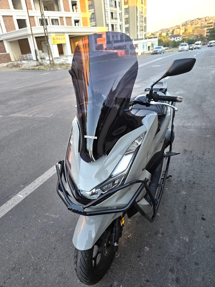 MOTOCAM Honda PCX Siperlik Ön Cam 2021-2024 Model 65cm Siyah Renkli 4mm - Resim 3