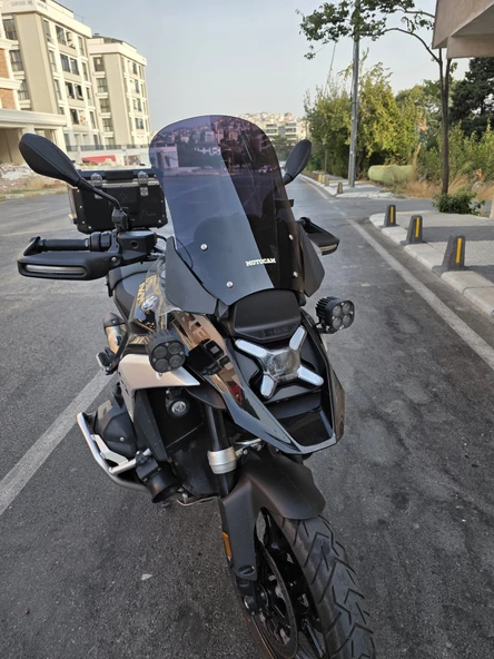 MOTOCAM BMW R 1300 GS Siperlik Ön Cam 2023-2025 Model 48cm Siyah Renkli 4mm - Resim 2