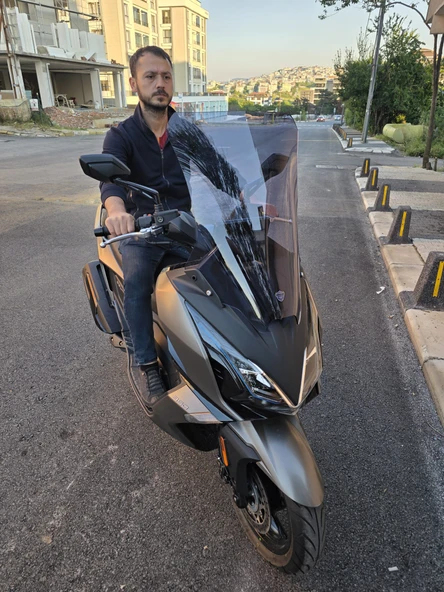 MOTOCAM Kymco Downtown GT 350 Siperlik Ön Cam 2025 Model 62cm Füme Renkli 4mm - Resim 2