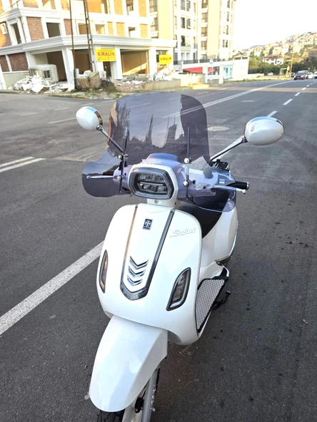 MOTOCAM Arora Safari 50-125 Siperlik Ön Cam 2021-2025 Model 37cm Füme Renkli 4mm APARATSIZDIR - Resim 3