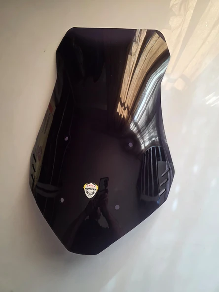 MOTOCAM Kanuni Seha Siperlik Ön Cam 2022-2025 Model 55cm Siyah Renkli 4mm KISA SPOR CAM - Resim 3