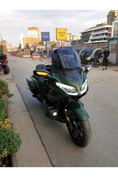 MOTOCAM Honda Goldwing Bagger Siperlik Ön Cam 2018-2023 Model 38cm Siyah Renkli 4mm ORTA BOYLU CAM - Resim 2