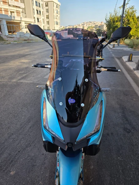 MOTOCAM Arora Beatrix 150 Siperlik Ön Cam 2023-2025 Model 55cm Siyah Renkli 4mm KISA SPOR CAM ürün görseli