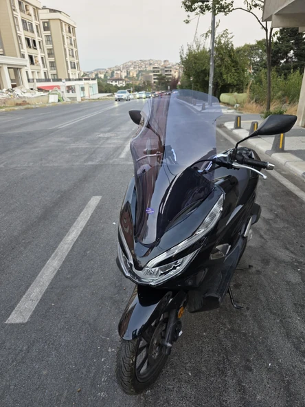 MOTOCAM Honda PCX Siperlik Ön Cam 2018-2020 Model 65cm Füme Renkli 4mm ORTA BOYLU CAM - Resim 3